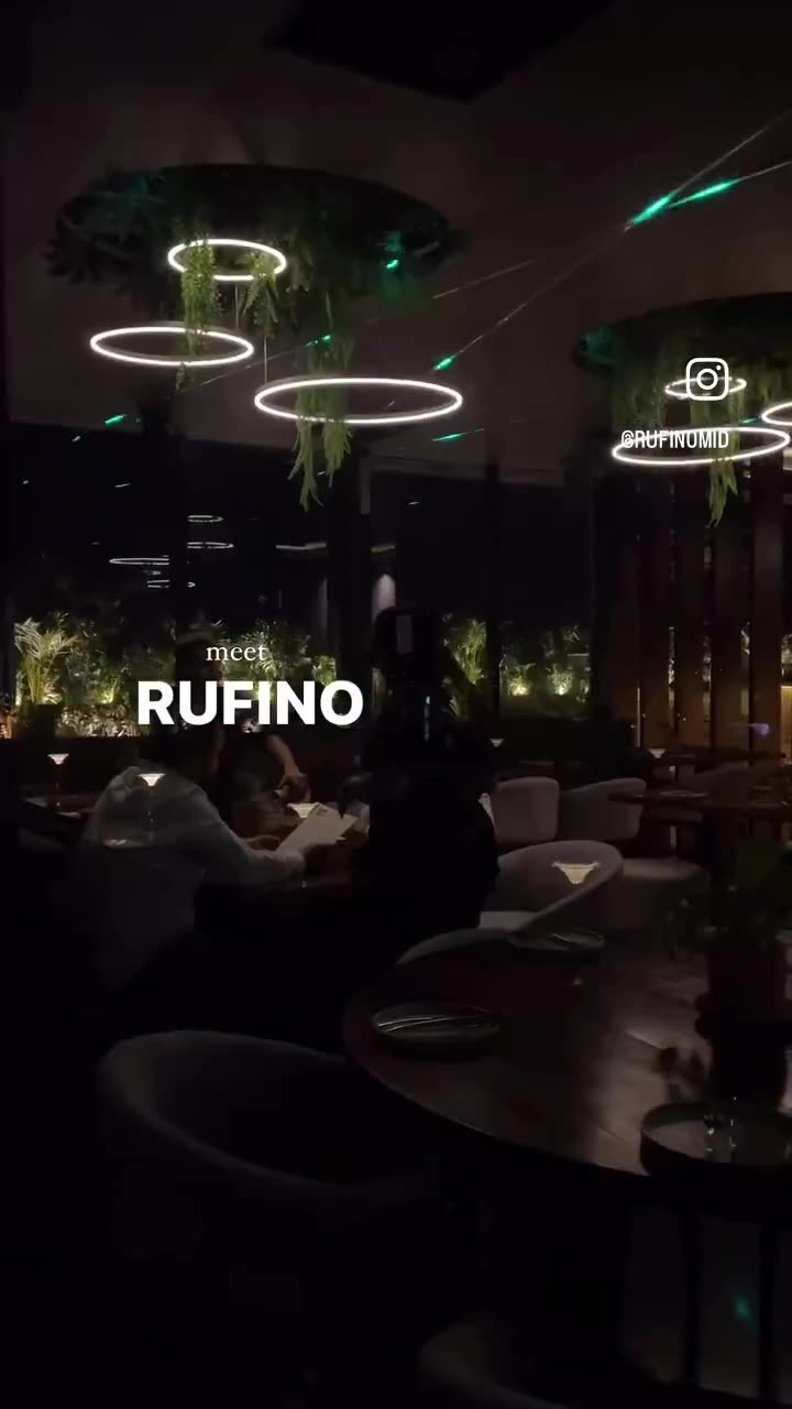 Video del salón de Rufino con iluminación nocturna